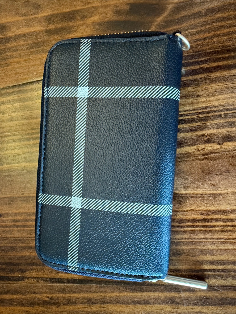 Thirty-One women’s Slim Wallet -
Black
Windowpane
Plaid
Smooth
Pebble